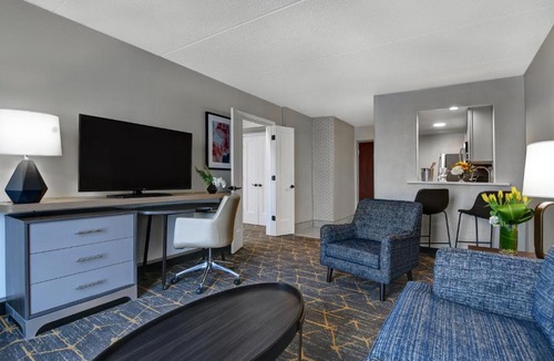 Cherry Hill Hotel | Holiday Inn Philadelphia-Cherry Hill by IHG