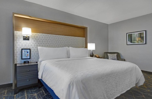 Cherry Hill Hotel | Holiday Inn Philadelphia-Cherry Hill by IHG