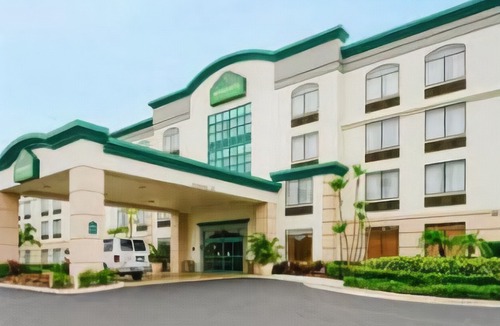 Terrace Park Hotel | Holiday Inn Tampa North, an Ihg Hotel