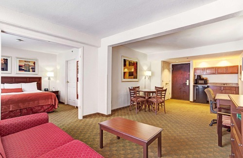 Terrace Park Hotel | Holiday Inn Tampa North, an Ihg Hotel