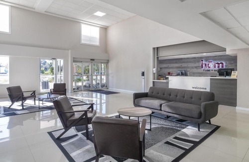 Gainesville Hotel | HOM Hotel Gainesville, SureStay Collection by Best Western