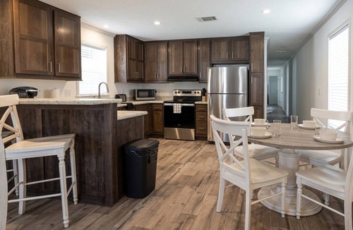 Fellowship House | Home Away From Home Perfect for Family w/Pets |Pool & Gym Access + Free Parking