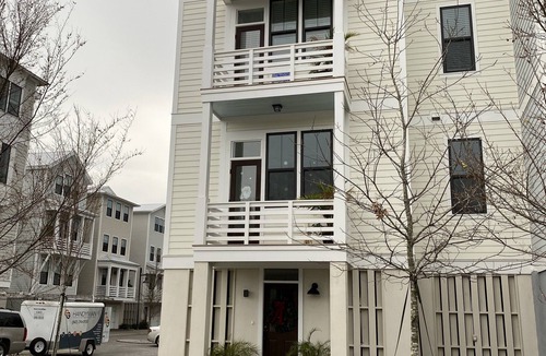 Old Village House | Home near Sullivans Island, Old Village, Mt Pleasant, beaches, 10 min to CHS