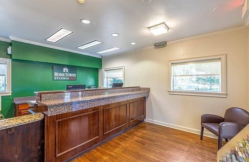 Casselberry Hotel | HomeTowne Studios by Red Roof Orlando - Casselberry