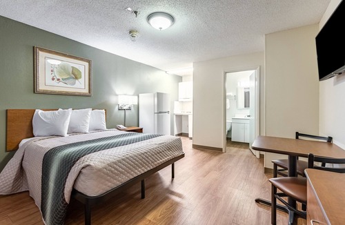 Norcross Hotel | HomeTowne Studios by Red Roof Atlanta - Norcross South