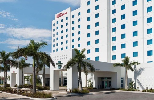 Ludlam Hotel | Homewood Suites by Hilton Miami Dolphin Mall