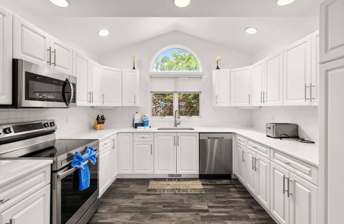Ocean Pines House | Hook, Wine, & Sinker | Bay Views + Boat Dock