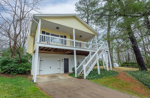 Royal Pines House | Hosting Emergency Relief Workers WIFI, POWER & WATER Available - Pet Friendly