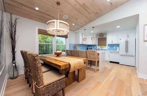 Colington House | Hot Tub, Bikes, and Beach Gear Included