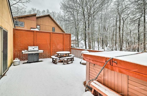 Pocono Mountain Lake House | Hot Tub + Deck: Pet-Friendly Poconos Getaway!