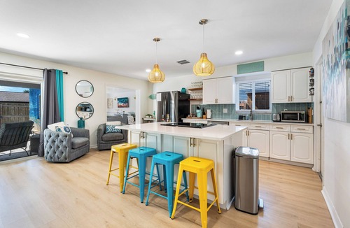 Walsingham House | Hot Tub & Heated Pool! 4 Bedroom Largo Getaway!