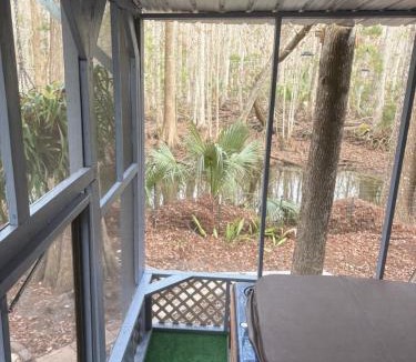 Weeki Wachee Gardens House | Hot tub on the bayou river access kayaks provided