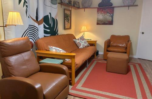 Weeki Wachee Gardens House | Hot tub on the bayou river access kayaks provided