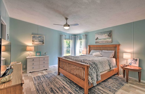 Silver Springs House | House w/ Deck + Fireplace, Walk to State Park