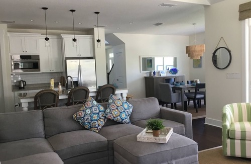 St. Augustine House | Huge Luxury Pool Home on the island, Bridge of Lions, City, Beach,5 Star Awaits!