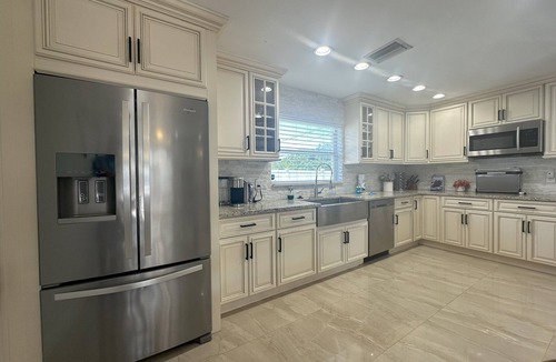 Largo House | HUGE POOL/LANAI-DART BOARD-NEAR BEACH/BOTANICAL GARDEN/LAKE/PARKS/SHOPPING MALL!