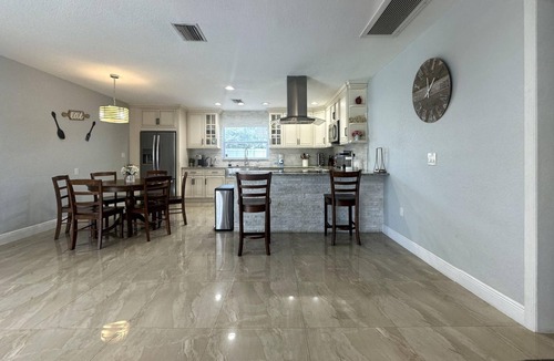 Largo House | HUGE POOL/LANAI-DART BOARD-NEAR BEACH/BOTANICAL GARDEN/LAKE/PARKS/SHOPPING MALL!