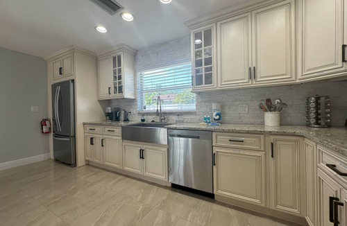 Largo House | HUGE POOL/LANAI-DART BOARD-NEAR BEACH/BOTANICAL GARDEN/LAKE/PARKS/SHOPPING MALL!