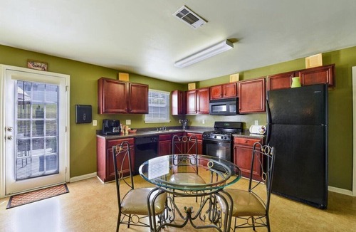 Conyers House | Huge Space -Office-Full Kitchen