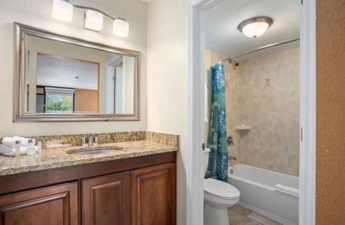 Historic Downtown Kissimmee Hotel | Ideal Room with 2 DBL Beds Near Local Attractions & Restaurants