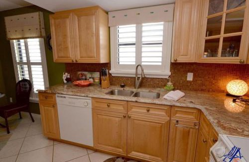Indian Rocks Beach House | Indian Rocks Beachfront 2BR 2BA Reflections 908