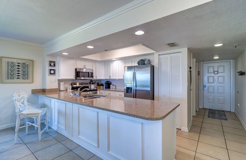 Indian Rocks Beach Condo | Indian Rocks Beachfront Condo-steps to sand & restaurants/shopping, 2 pkg spots