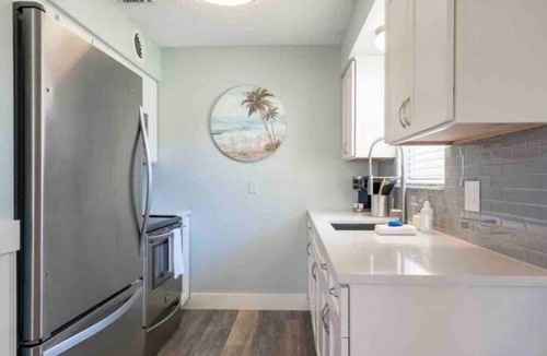Indian Rocks Beach Condo | Indian Rocks Gem: Walk to Beach and Dining from Cozy retreat!