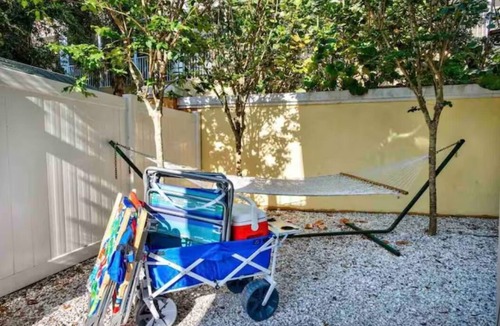 Indian Rocks Beach Condo | Indian Rocks Gem: Walk to Beach and Dining from Cozy retreat!