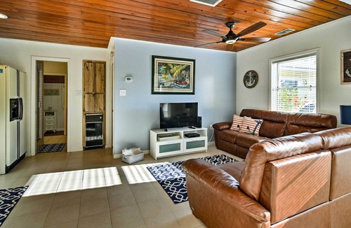 Clearwater-St. Pete Beaches Cottage | Indian Shores Cottage w/Cabana - Steps to Beach!