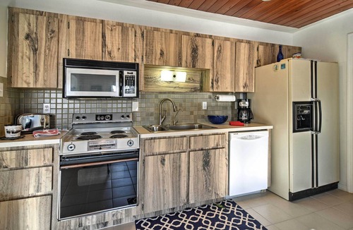 Clearwater-St. Pete Beaches Cottage | Indian Shores Cottage w/Cabana - Steps to Beach!