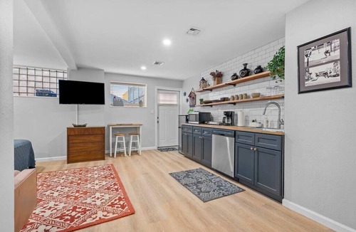 South Side Flats Apartment | Industrial Chic Studio-Modern Comfort in the Burgh