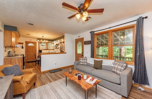 McHenry Cabin | Intimate Dog Friendly Cabin w/Fire Pit