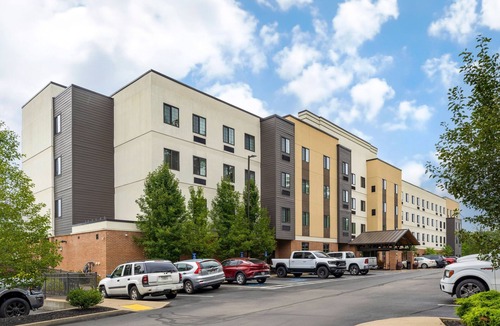 Warrendale Apartment | Inviting 1BR Suite | Daily Breakfast + Pool Access