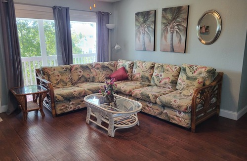 Independence Square Condo | IRB Island Cottages Upper Cottage 300 Gulf blvd. Indian Rocks Beach FL