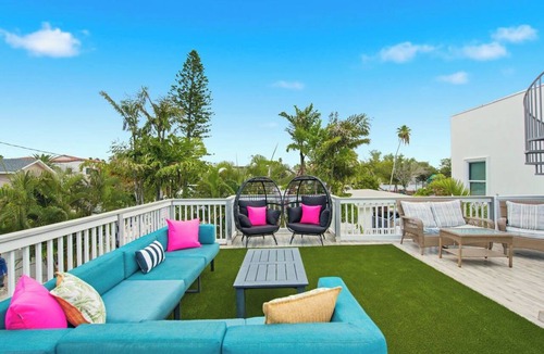 Indian Rocks Beach House | IRB Vice, golf cart, rooftop deck & heated pool