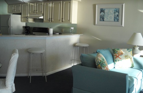 Biltmore Beach Condo | Irresistible! 3rd Floor, 5 Star Beach Front! Early 1:30p check in! Beach setup