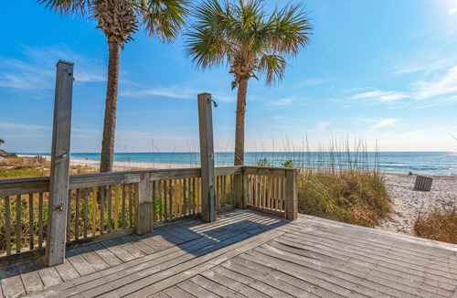 Biltmore Beach Condo | Irresistible! 3rd Floor, 5 Star Beach Front! Early 1:30p check in! Beach setup