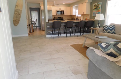 Siesta Key House | ISLAND BREEZE SHORT WALK TO BEACH AND VILLAGE