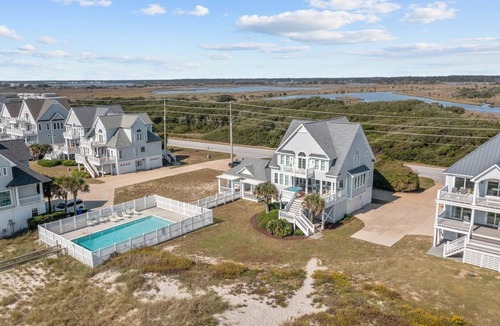 North Topsail Beach House | Island Drive 4204 - 4BR 4.5BA Oceanfront House on North Topsail Beach