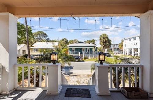 Cedar Key House | Island Time with a Pool!