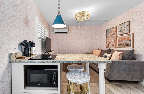 Clearwater Beach House | Island Vibes Cottage - Amazing Location