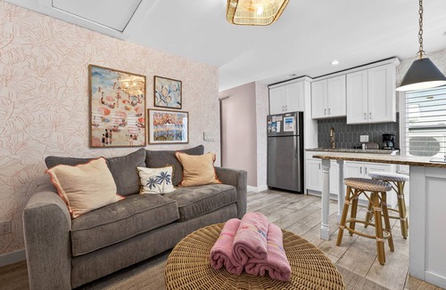 Clearwater Beach House | Island Vibes Cottage - Amazing Location