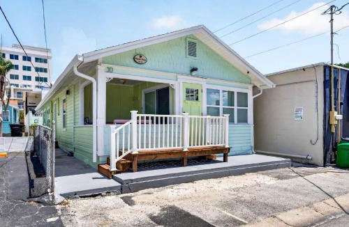 Clearwater Beach House | Island Vibes Cottage