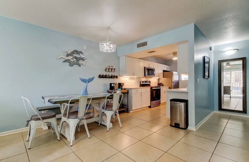 Indian Shores House | It’s a SHORE THING-Modern finishes! Short walk to the soft beaches on the Gulf