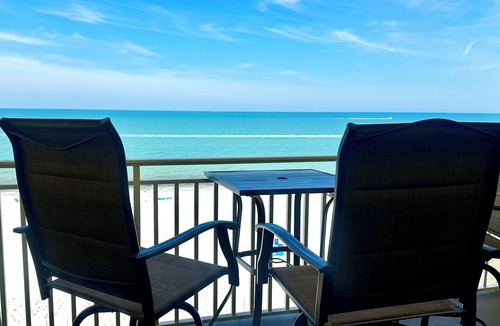 Redington Shores Condo | 🌟Jaw-dropping front-row sunset views from this rare 3-bedroom, 3-bath getaway!🌟