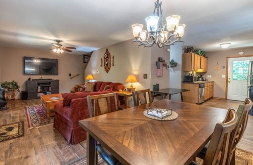 Bryson City Cabin | Jenny's Cabin-Hot Tub - WIFI - covered deck