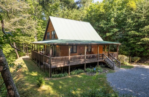 Bryson City Cabin | Jenny's Cabin-Hot Tub - WIFI - covered deck
