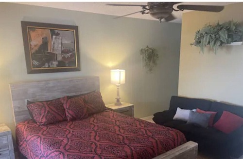 Paradise Lakes Apartment | JIM MILLER'S R&R ESCAPE #524 Clothing Optional