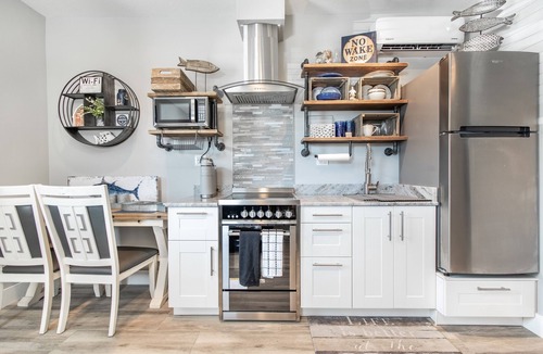 Madeira Beach Apartment | Johns Pass Studio # 1 Fisherman's Cove and Cottages