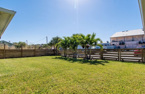Madeira Beach Apartment | JOHNS PASS "Studio 4" Fisherman's Cove & Cottages